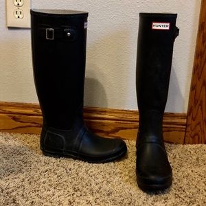 Hunter Women’s Original Tall Rain Boots & Socks